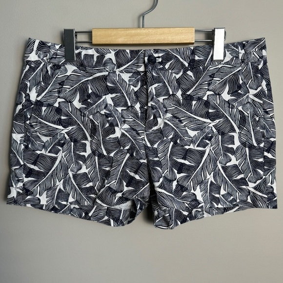 Banana Republic Factory Women's Dark Navy +‎ White Tropical Leaf Chino Shorts 12 - Picture 1 of 12